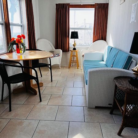 Buccaneer Quarters And Suites Marathon Bagian luar foto