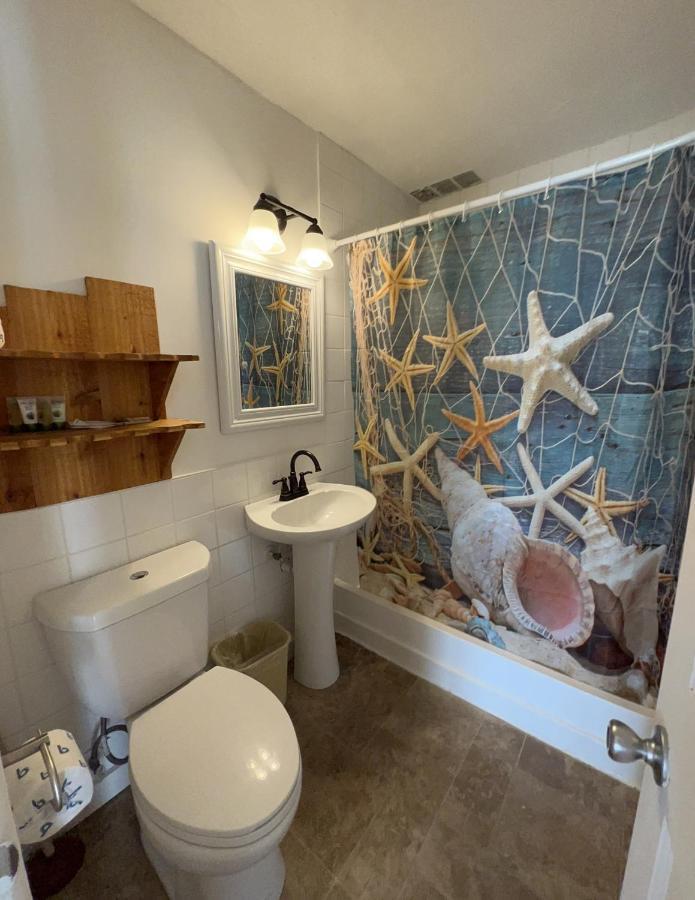 Buccaneer Quarters And Suites Marathon Bagian luar foto