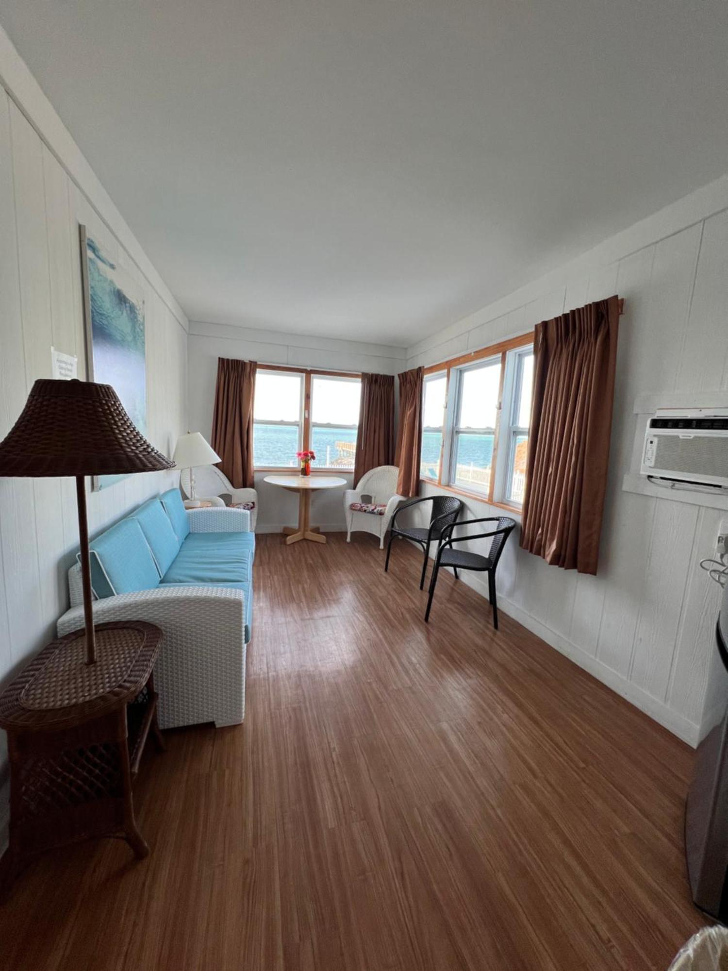 Buccaneer Quarters And Suites Marathon Bagian luar foto