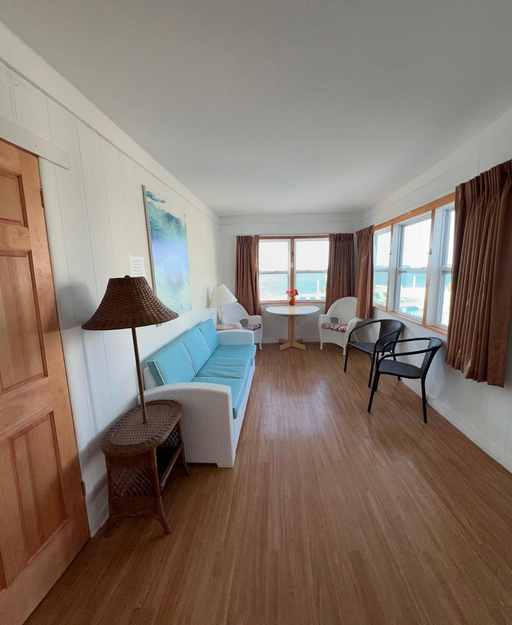 Buccaneer Quarters And Suites Marathon Bagian luar foto