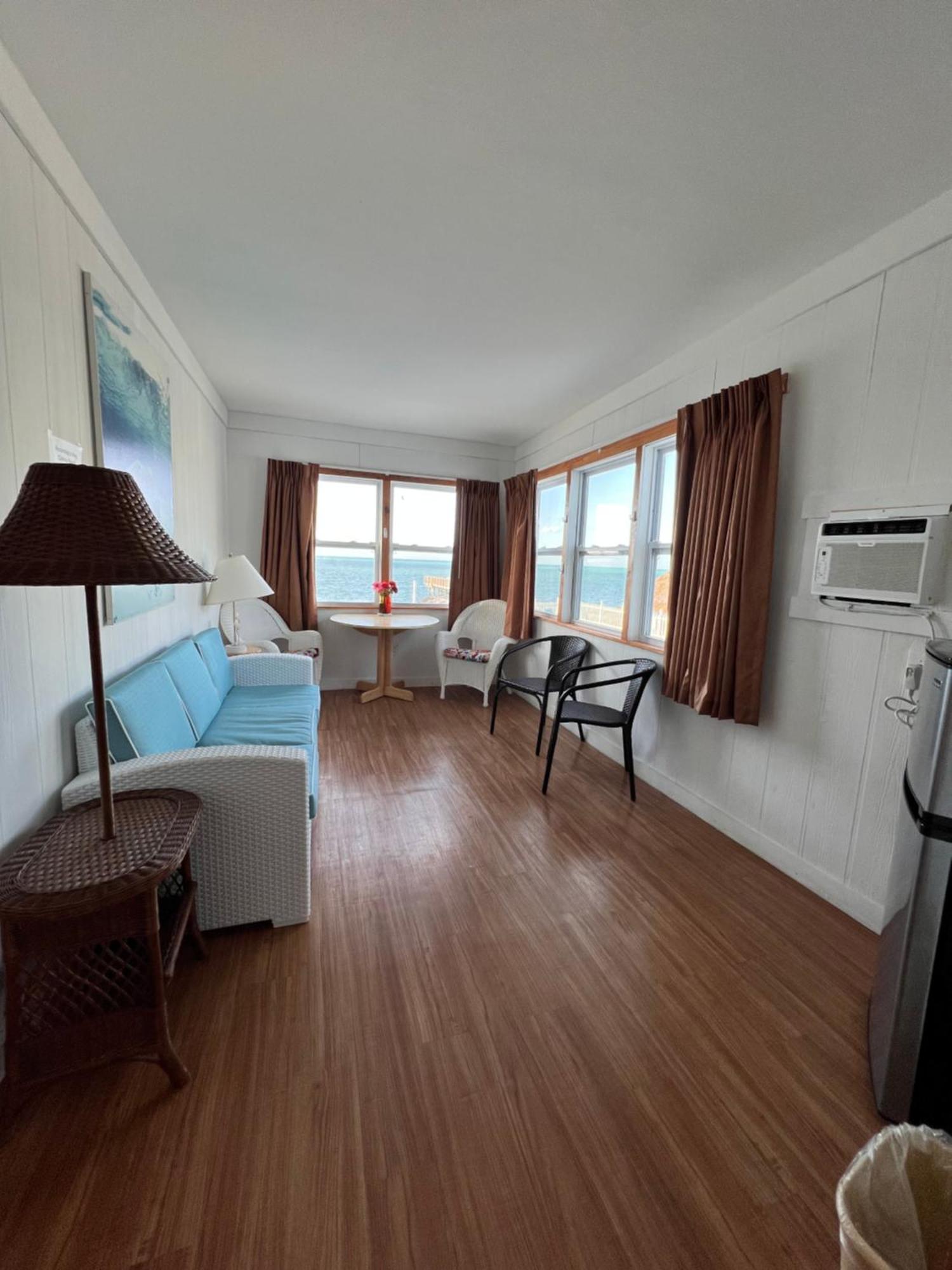 Buccaneer Quarters And Suites Marathon Bagian luar foto