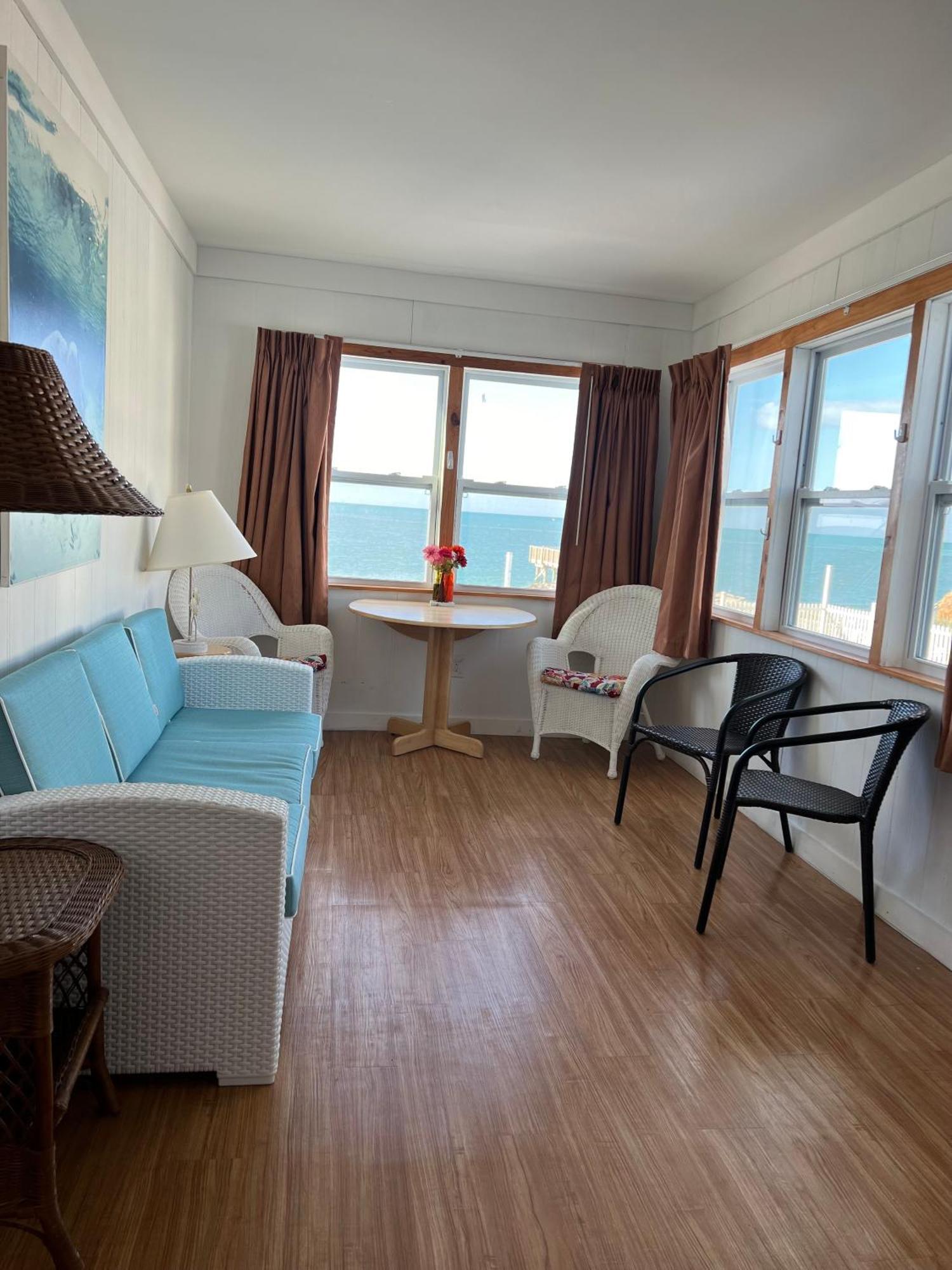 Buccaneer Quarters And Suites Marathon Bagian luar foto