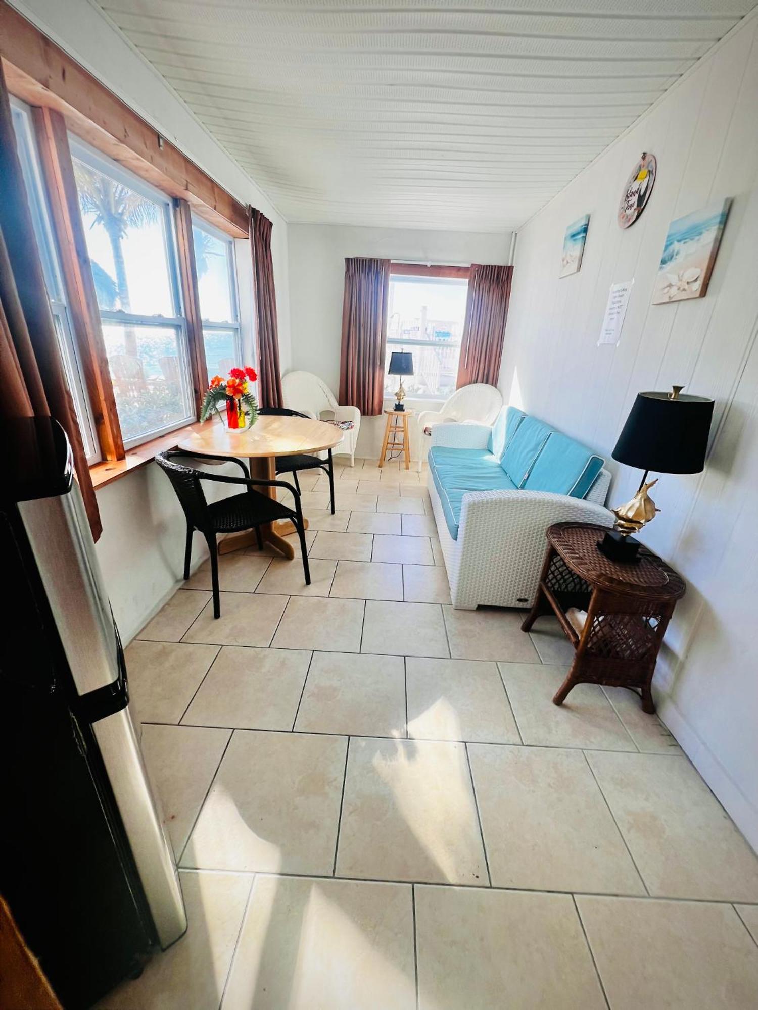 Buccaneer Quarters And Suites Marathon Bagian luar foto