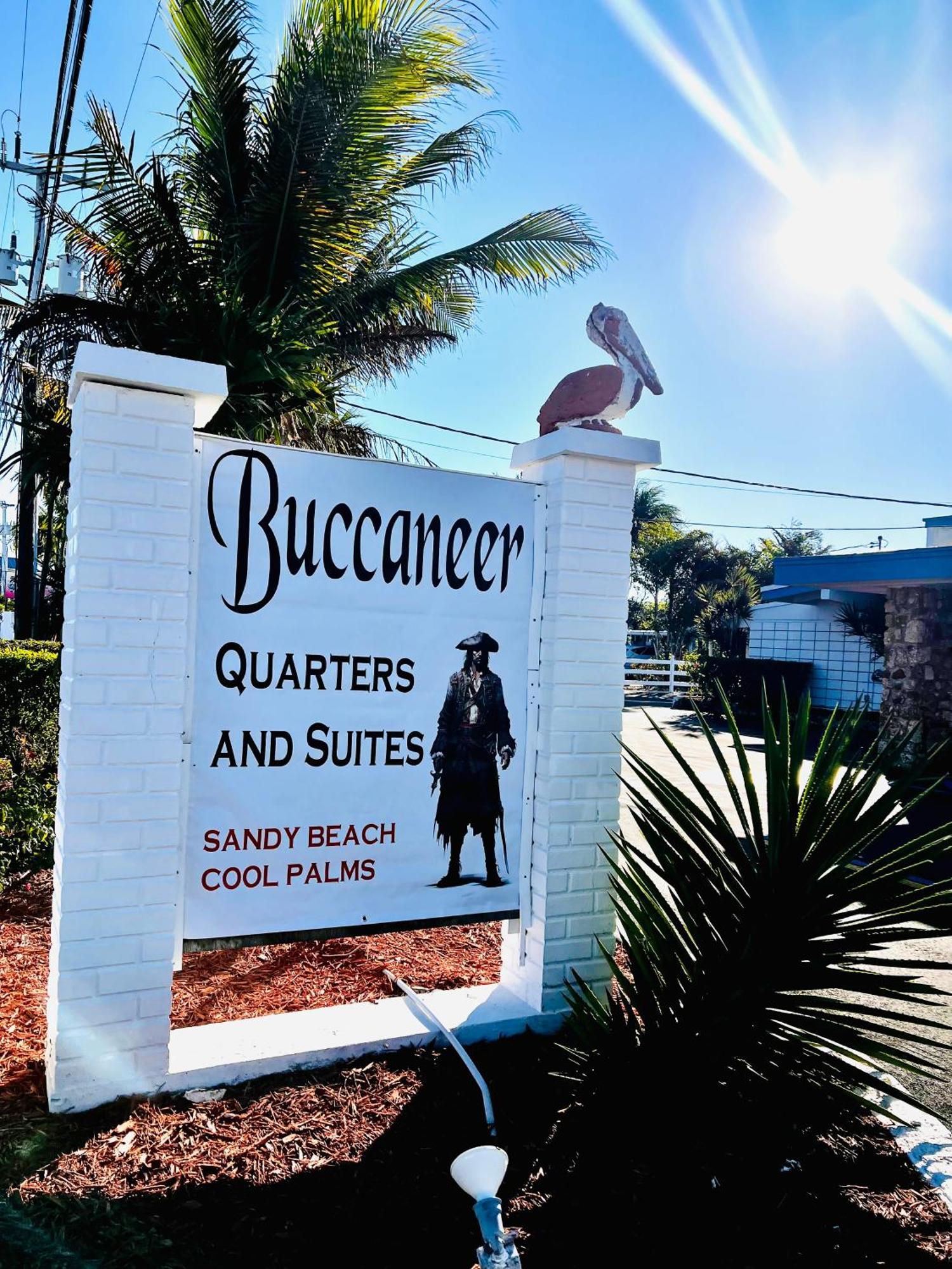 Buccaneer Quarters And Suites Marathon Bagian luar foto