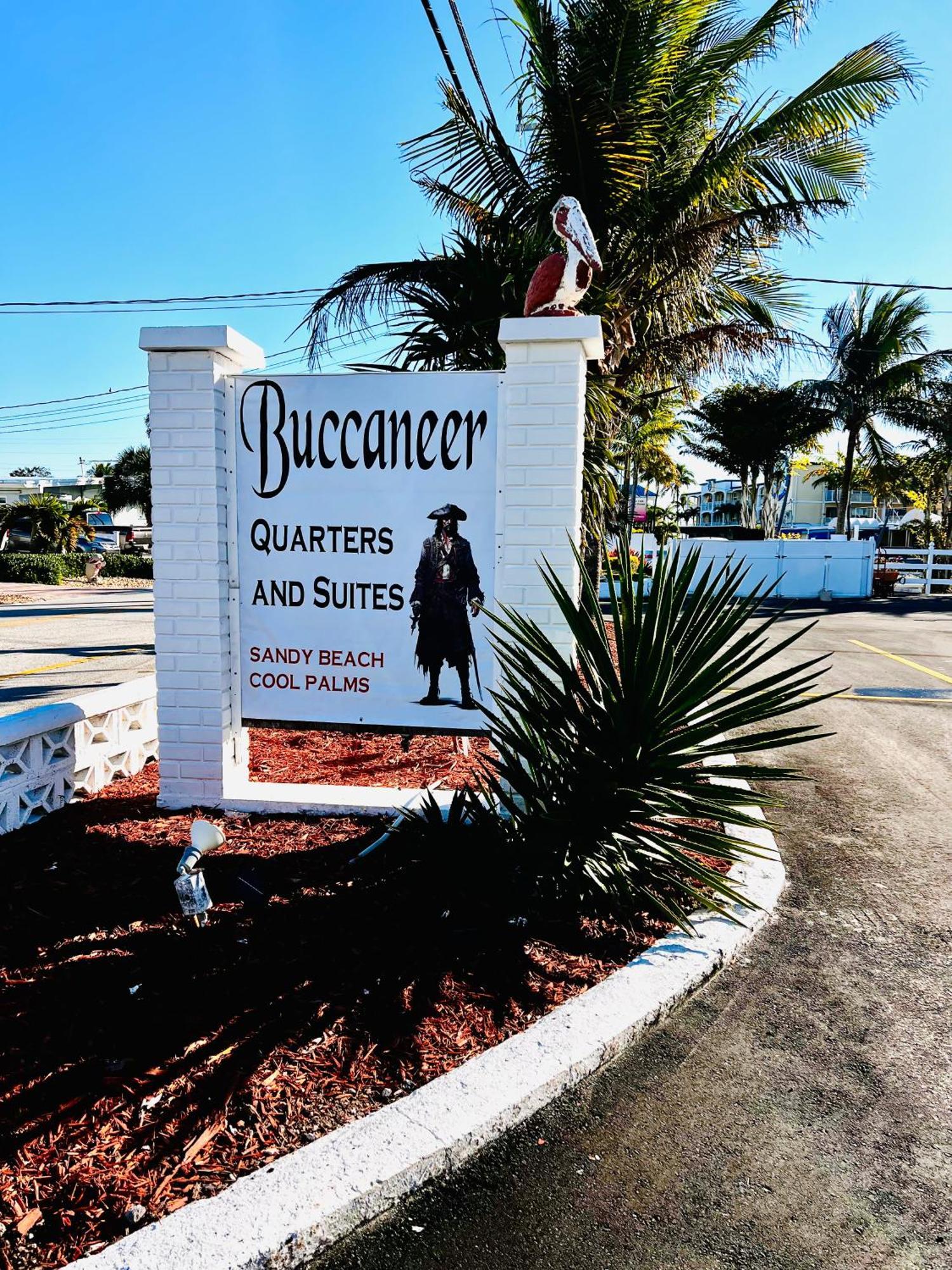 Buccaneer Quarters And Suites Marathon Bagian luar foto